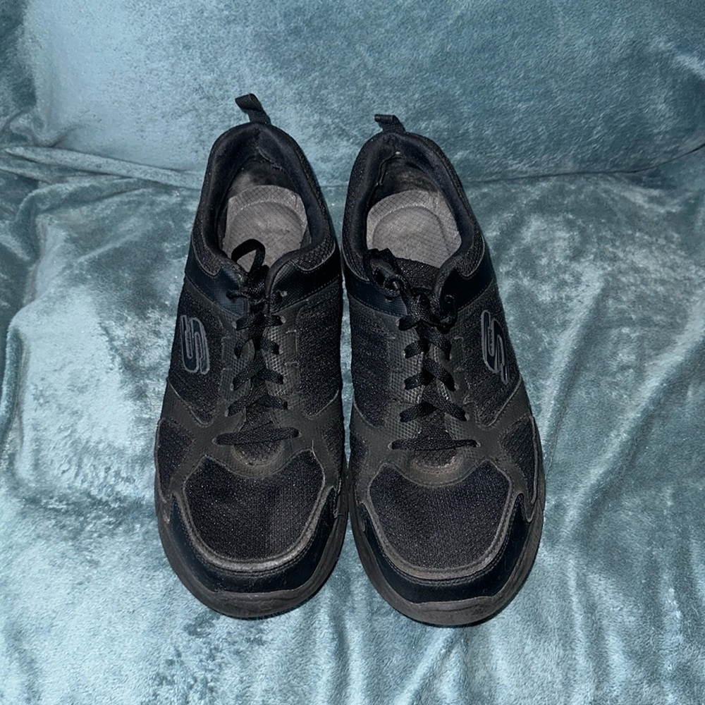 Sketchers relaxed fit memory foam black size 12 sneakers damaged